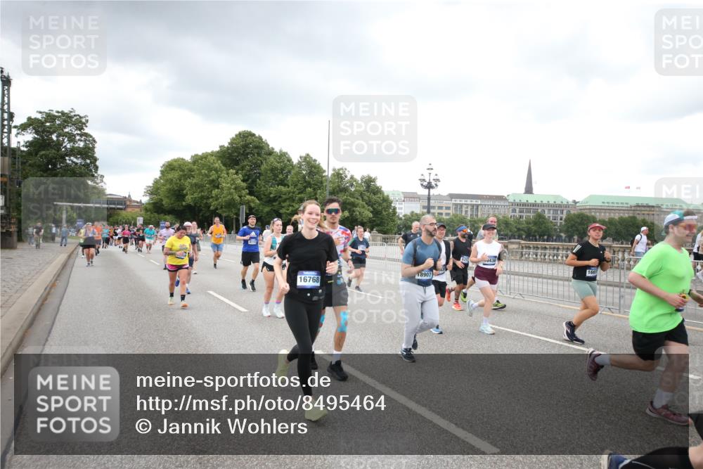 29.06.2025 - hella hamburg halbmarathon Jannik Wohlers http://msf.ph/oto/8495464 29.06.2025 10:55:25 Lombardsbrücke 3101, 3244, 4265, 4470, 4896, 5220, 5222, 5575, 6055, 6056, 6113, 6257, 6594, 7516, 7969, 8110, 8527, 8532, 8533, 8648, 9548, 9861, 9865, 9956, 10094, 10436, 10438, 10449, 10593, 11903, 11962, 11963, 12695, 13504, 13627, 14124, 14492, 15081, 15116, 15199, 15289, 15763, 15764, 16336, 16651, 16768, 16926, 17038, 17039, 17168, 17392, 18195, 18907 meine-sportfotos.de