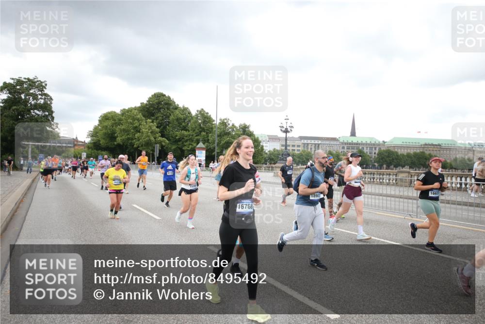 29.06.2025 - hella hamburg halbmarathon Jannik Wohlers http://msf.ph/oto/8495492 29.06.2025 10:55:25 Lombardsbrücke 3101, 3244, 4265, 4470, 4896, 5220, 5222, 5575, 6055, 6056, 6113, 6257, 6594, 7516, 7969, 8110, 8527, 8532, 8533, 8648, 9548, 9861, 9865, 9956, 10094, 10436, 10438, 10449, 10593, 11903, 11962, 11963, 12695, 13504, 13627, 14124, 14492, 15081, 15116, 15199, 15289, 15763, 15764, 16336, 16651, 16768, 16926, 17038, 17039, 17168, 17392, 18195, 18907 meine-sportfotos.de
