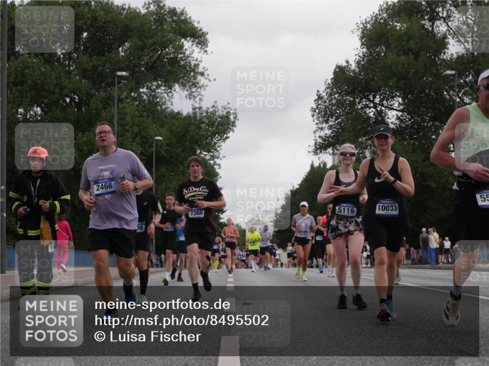 29.06.2025 - hella hamburg halbmarathon Luisa Fischer http://msf.ph/oto/8495502 29.06.2025 10:53:41 Kennedybrücke 2466, 60, 09, 177, 7366, 12124, 5119, 10033, 55, 1259, 1625, 4642, 4870, 5119, 5552, 6015, 8299, 10033 meine-sportfotos.de