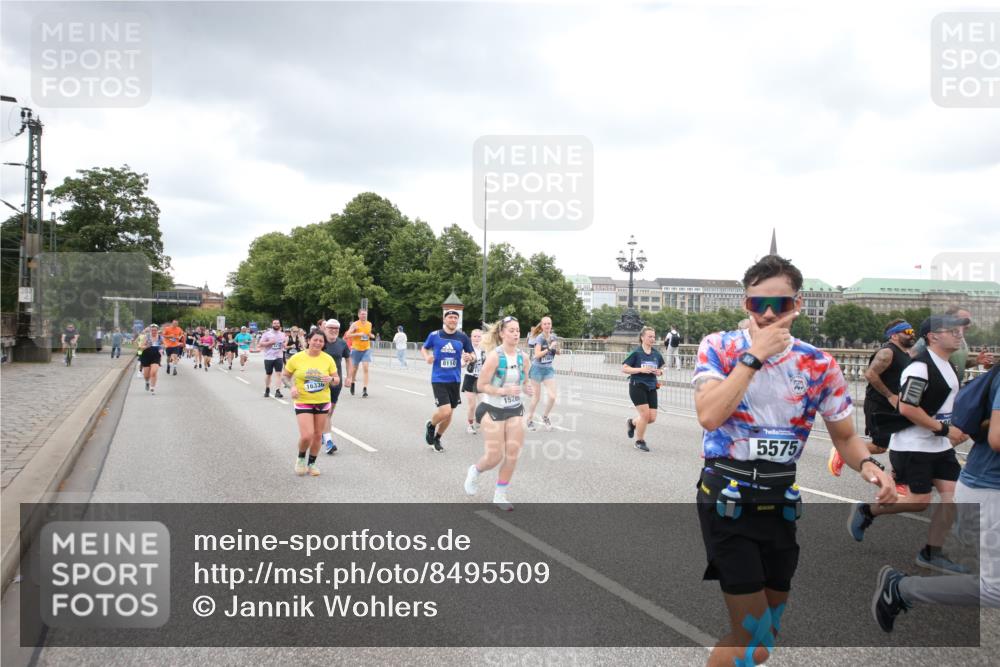 29.06.2025 - hella hamburg halbmarathon Jannik Wohlers http://msf.ph/oto/8495509 29.06.2025 10:55:26 Lombardsbrücke 2793, 3101, 3244, 4265, 4470, 4896, 5220, 5222, 5575, 6055, 6056, 6113, 6257, 6594, 7516, 7969, 8110, 8527, 8532, 8533, 8648, 9548, 9861, 9865, 9956, 10436, 10438, 10449, 10593, 11903, 11962, 11963, 12695, 13504, 13627, 14124, 14221, 14492, 15116, 15199, 15289, 15763, 15764, 16336, 16413, 16651, 16768, 16926, 17038, 17039, 17168, 17392, 18195, 18329, 18907 meine-sportfotos.de