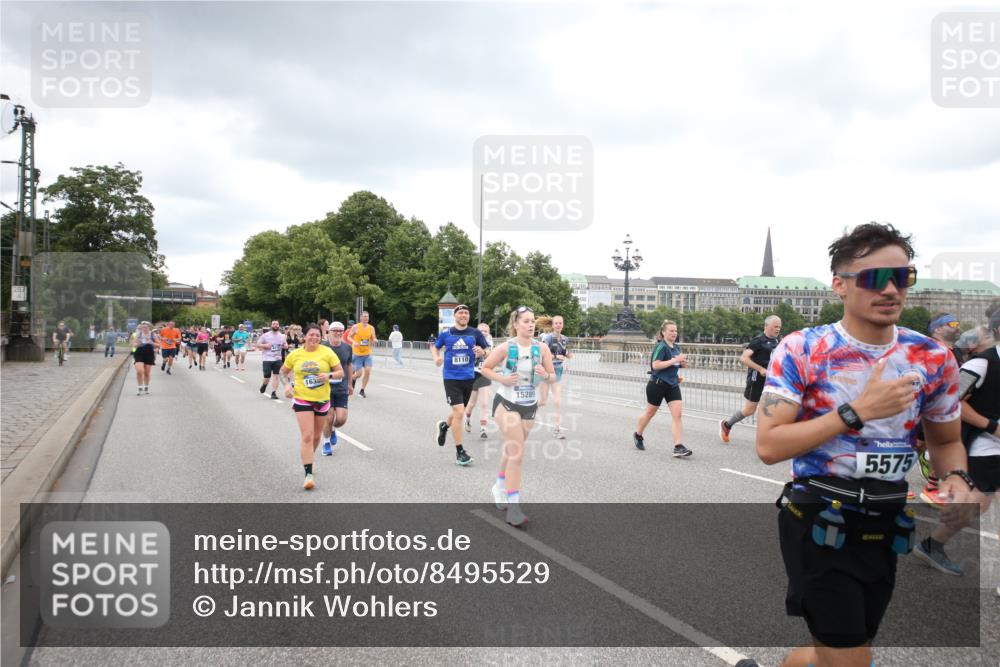 29.06.2025 - hella hamburg halbmarathon Jannik Wohlers http://msf.ph/oto/8495529 29.06.2025 10:55:26 Lombardsbrücke 2793, 3101, 3244, 4265, 4470, 4896, 5220, 5222, 5575, 6055, 6056, 6113, 6257, 6594, 7516, 7969, 8110, 8527, 8532, 8533, 8648, 9548, 9861, 9865, 9956, 10436, 10438, 10449, 10593, 11903, 11962, 11963, 12695, 13504, 13627, 14124, 14221, 14492, 15116, 15199, 15289, 15763, 15764, 16336, 16413, 16651, 16768, 16926, 17038, 17039, 17168, 17392, 18195, 18329, 18907 meine-sportfotos.de
