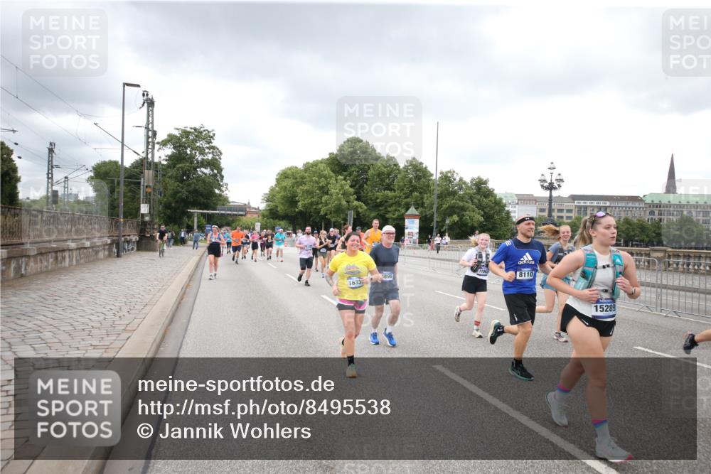 29.06.2025 - hella hamburg halbmarathon Jannik Wohlers http://msf.ph/oto/8495538 29.06.2025 10:55:26 Lombardsbrücke 2793, 3101, 3244, 4265, 4470, 4896, 5220, 5222, 5575, 6055, 6056, 6113, 6257, 6594, 7516, 7969, 8110, 8527, 8532, 8533, 8648, 9548, 9861, 9865, 9956, 10436, 10438, 10449, 10593, 11903, 11962, 11963, 12695, 13504, 13627, 14124, 14221, 14492, 15116, 15199, 15289, 15763, 15764, 16336, 16413, 16651, 16768, 16926, 17038, 17039, 17168, 17392, 18195, 18329, 18907 meine-sportfotos.de