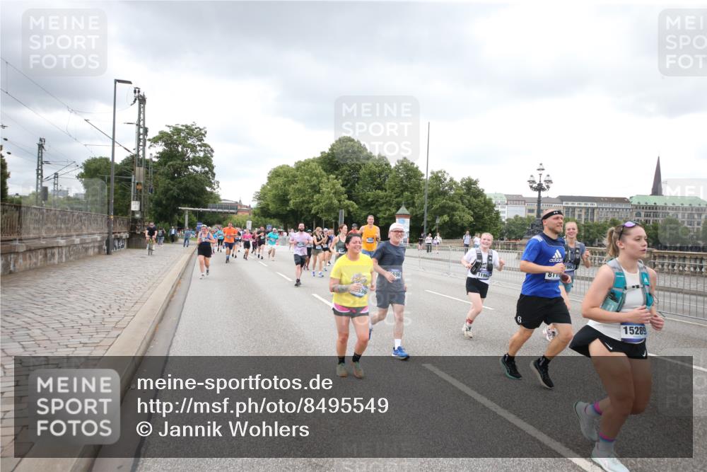 29.06.2025 - hella hamburg halbmarathon Jannik Wohlers http://msf.ph/oto/8495549 29.06.2025 10:55:27 Lombardsbrücke 2793, 3101, 3244, 4265, 4470, 4473, 4896, 5220, 5222, 5306, 5575, 6055, 6056, 6113, 6257, 6594, 7516, 7969, 8110, 8527, 8532, 8533, 8648, 9548, 9861, 9865, 9956, 10436, 10438, 10449, 10593, 11903, 11962, 11963, 12695, 13504, 13627, 14124, 14221, 14492, 15116, 15199, 15289, 15763, 15764, 16336, 16413, 16651, 16768, 16926, 17038, 17039, 17168, 17392, 18195, 18329, 18907 meine-sportfotos.de