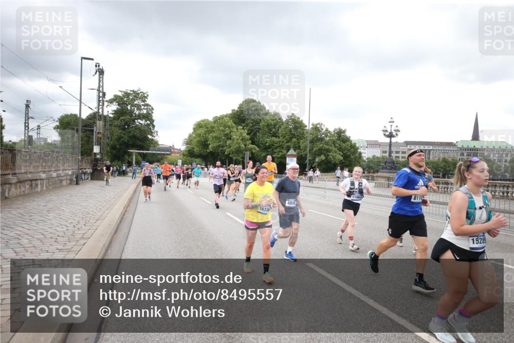 29.06.2025 - hella hamburg halbmarathon Jannik Wohlers http://msf.ph/oto/8495557 29.06.2025 10:55:27 Lombardsbrücke 2793, 3101, 3244, 4265, 4470, 4473, 4896, 5220, 5222, 5306, 5575, 6055, 6056, 6113, 6257, 6594, 7516, 7969, 8110, 8527, 8532, 8533, 8648, 9548, 9861, 9865, 9956, 10436, 10438, 10449, 10593, 11903, 11962, 11963, 12695, 13504, 13627, 14124, 14221, 14492, 15116, 15199, 15289, 15763, 15764, 16336, 16413, 16651, 16768, 16926, 17038, 17039, 17168, 17392, 18195, 18329, 18907 meine-sportfotos.de