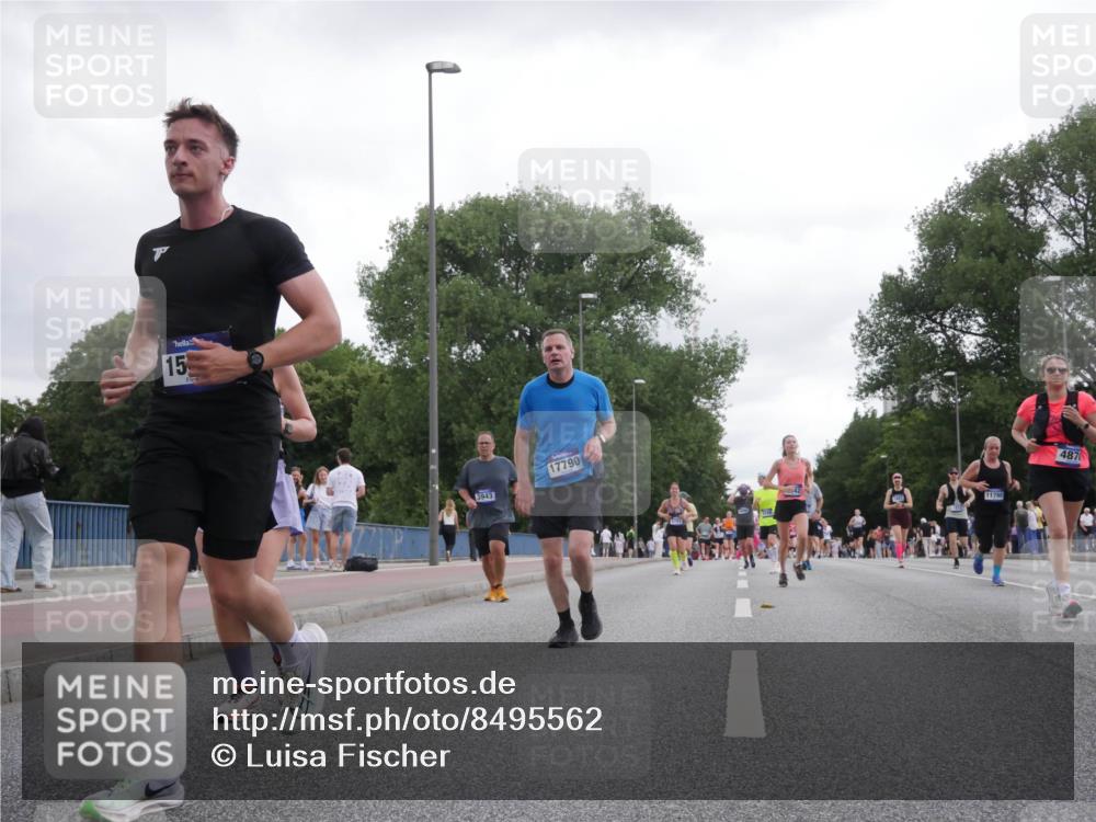 29.06.2025 - hella hamburg halbmarathon Luisa Fischer http://msf.ph/oto/8495562 29.06.2025 10:53:46 Kennedybrücke 15, 3943, 17790, 11760, 487, 1259, 1487, 1511, 1625, 2047, 4642, 4870, 5119, 6015, 10033 meine-sportfotos.de