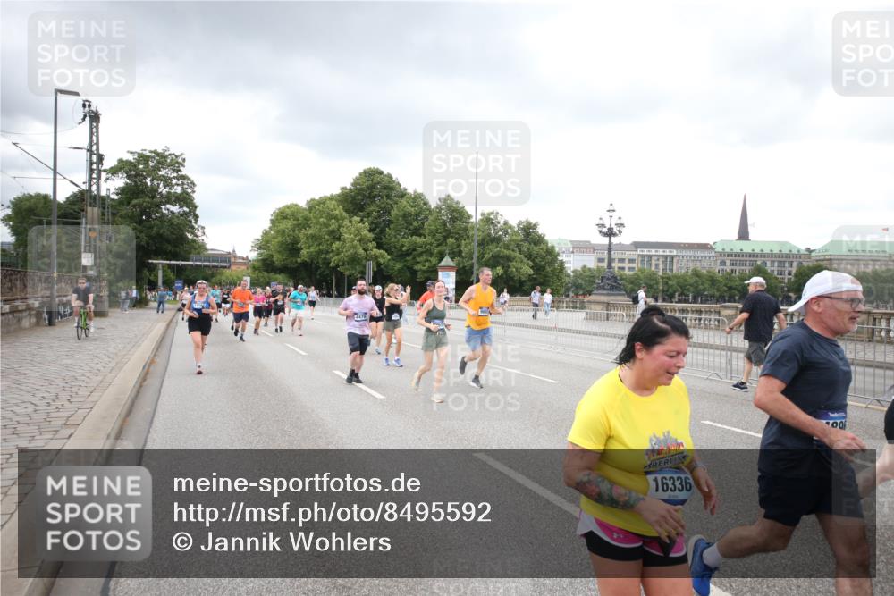 29.06.2025 - hella hamburg halbmarathon Jannik Wohlers http://msf.ph/oto/8495592 29.06.2025 10:55:28 Lombardsbrücke 2793, 3101, 3244, 3268, 4265, 4470, 4473, 4896, 5220, 5222, 5306, 5575, 5994, 6055, 6056, 6113, 6257, 6594, 7516, 7969, 8110, 8527, 8532, 8533, 8648, 9548, 9861, 9865, 9956, 10436, 10438, 10449, 10593, 10640, 11903, 11962, 11963, 12267, 12695, 13055, 13504, 13627, 14124, 14221, 14492, 15116, 15199, 15289, 15763, 15764, 16336, 16413, 16651, 16768, 16926, 17038, 17039, 17168, 17392, 18195, 18329, 18907 meine-sportfotos.de