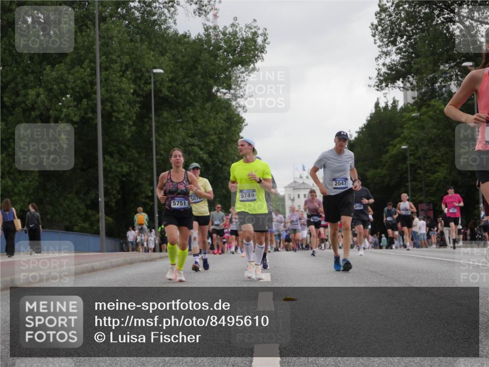 29.06.2025 - hella hamburg halbmarathon Luisa Fischer http://msf.ph/oto/8495610 29.06.2025 10:53:49 Kennedybrücke 5070, 5751, 5749, 2047, 9096, 1487, 1511, 1625, 2047, 4642, 4870, 6015, 9096 meine-sportfotos.de