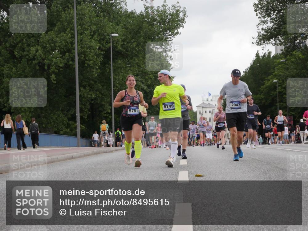 29.06.2025 - hella hamburg halbmarathon Luisa Fischer http://msf.ph/oto/8495615 29.06.2025 10:53:49 Kennedybrücke 5749, 5751, 086, 2047, 4695, 9096, 7161, 1487, 1511, 1625, 2047, 4642, 4870, 6015, 9096 meine-sportfotos.de