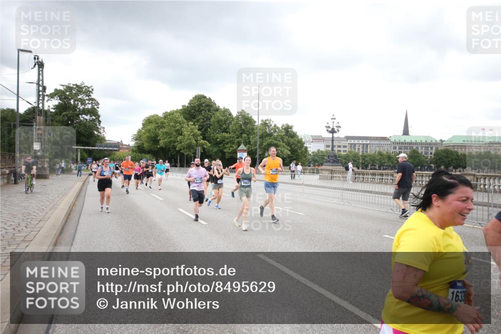 29.06.2025 - hella hamburg halbmarathon Jannik Wohlers http://msf.ph/oto/8495629 29.06.2025 10:55:28 Lombardsbrücke 2793, 3101, 3244, 3268, 4265, 4470, 4473, 4896, 5220, 5222, 5306, 5575, 5994, 6055, 6056, 6113, 6257, 6594, 7516, 7969, 8110, 8527, 8532, 8533, 8648, 9548, 9861, 9865, 9956, 10436, 10438, 10449, 10593, 10640, 11903, 11962, 11963, 12267, 12695, 13055, 13504, 13627, 14124, 14221, 14492, 15116, 15199, 15289, 15763, 15764, 16336, 16413, 16651, 16768, 16926, 17038, 17039, 17168, 17392, 18195, 18329, 18907 meine-sportfotos.de