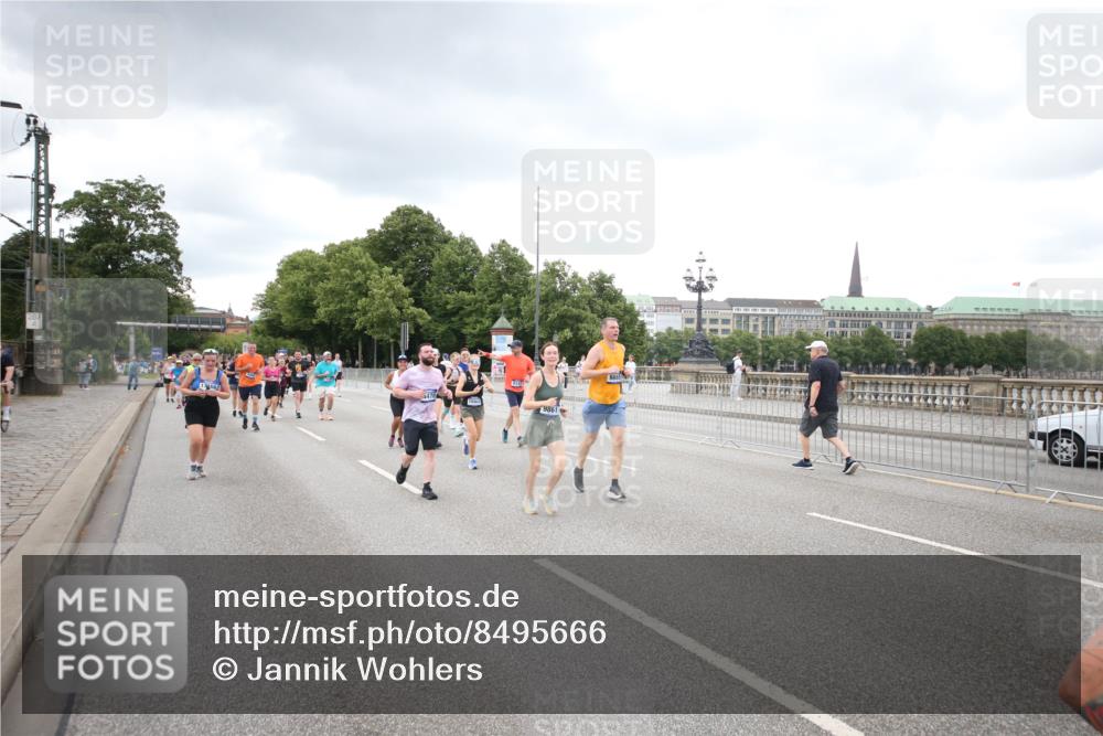 29.06.2025 - hella hamburg halbmarathon Jannik Wohlers http://msf.ph/oto/8495666 29.06.2025 10:55:29 Lombardsbrücke 2793, 3101, 3268, 4265, 4470, 4473, 4896, 5220, 5222, 5306, 5575, 5994, 6055, 6056, 6113, 6257, 6494, 6594, 7516, 7616, 7969, 8110, 8532, 8533, 8648, 9548, 9838, 9861, 9865, 9956, 10436, 10438, 10449, 10593, 10640, 11903, 11962, 11963, 12267, 12695, 13055, 13504, 13627, 14124, 14221, 14492, 15116, 15199, 15289, 15763, 15764, 16336, 16413, 16651, 16768, 16926, 16960, 17038, 17039, 17168, 17392, 18195, 18329, 18907 meine-sportfotos.de
