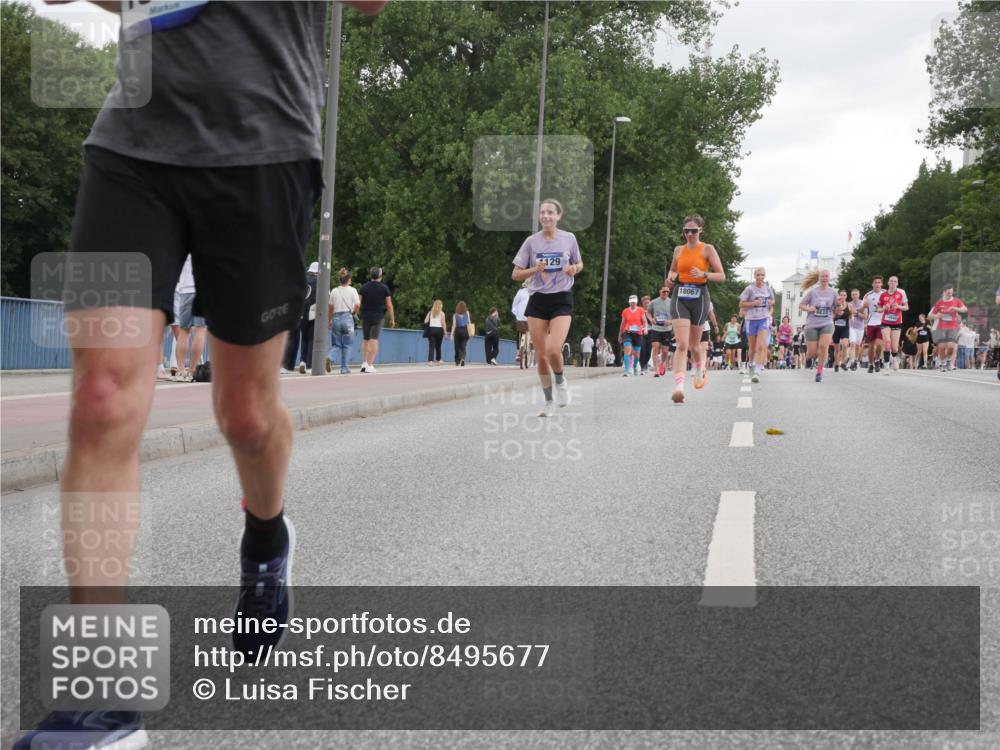 29.06.2025 - hella hamburg halbmarathon Luisa Fischer http://msf.ph/oto/8495677 29.06.2025 10:53:56 Kennedybrücke 129, 18067, 1478, 1487, 1511, 2047, 4695, 7133, 7161, 7677, 8833, 9096, 10437 meine-sportfotos.de