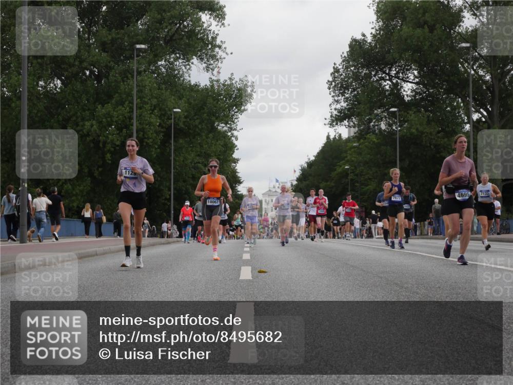 29.06.2025 - hella hamburg halbmarathon Luisa Fischer http://msf.ph/oto/8495682 29.06.2025 10:53:57 Kennedybrücke 1129, 7677, 18067, 7133, 4695, 1478, 1487, 1511, 2047, 4695, 7133, 7161, 7677, 8833, 9096, 10437 meine-sportfotos.de