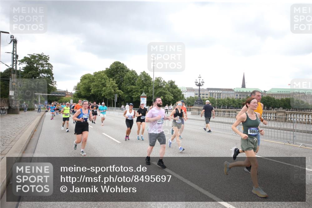 29.06.2025 - hella hamburg halbmarathon Jannik Wohlers http://msf.ph/oto/8495697 29.06.2025 10:55:30 Lombardsbrücke 2793, 3101, 3268, 4265, 4470, 4473, 4896, 5220, 5222, 5306, 5575, 5994, 6055, 6056, 6113, 6257, 6494, 6594, 7516, 7616, 7969, 8110, 8532, 8533, 8648, 9548, 9838, 9861, 9865, 9956, 10436, 10438, 10449, 10640, 11903, 11962, 11963, 12267, 12695, 13055, 13504, 13627, 14124, 14221, 14281, 14492, 15116, 15199, 15289, 15763, 15764, 16336, 16413, 16651, 16768, 16960, 17038, 17039, 17168, 17392, 18195, 18329, 18907 meine-sportfotos.de