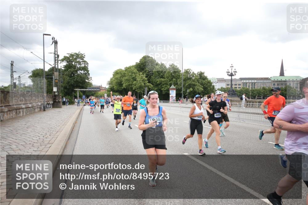 29.06.2025 - hella hamburg halbmarathon Jannik Wohlers http://msf.ph/oto/8495723 29.06.2025 10:55:31 Lombardsbrücke 2793, 3101, 3268, 4265, 4470, 4473, 4896, 5220, 5306, 5575, 5994, 6055, 6056, 6113, 6257, 6494, 6594, 7516, 7616, 7969, 8110, 8532, 8533, 8648, 9548, 9838, 9861, 9865, 9956, 10436, 10438, 10449, 10640, 11903, 11962, 11963, 12267, 13055, 13504, 13627, 14124, 14221, 14280, 14281, 14492, 15199, 15289, 15763, 15764, 16413, 16651, 16768, 16960, 17038, 17039, 17168, 18195, 18329, 18907 meine-sportfotos.de