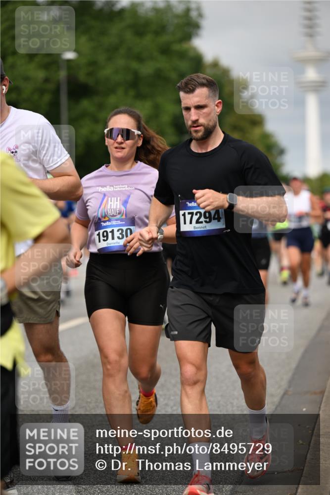 29.06.2025 - hella hamburg halbmarathon Dr. Thomas Lammeyer http://msf.ph/oto/8495729 29.06.2025 10:23:06 Kennedybrücke 1349, 1521, 1718, 2096, 2311, 2781, 3026, 3321, 3529, 3591, 3592, 4718, 4845, 5049, 5098, 5264, 5266, 5323, 5611, 5910, 6194, 6413, 6477, 6482, 7051, 7214, 7454, 7566, 7844, 8575, 8799, 9549, 9652, 9658, 9756, 9757, 9964, 10037, 10172, 10467, 10687, 10816, 11081 meine-sportfotos.de