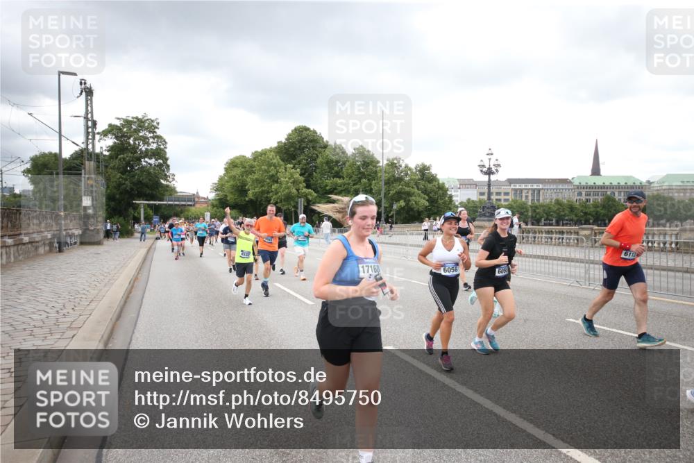 29.06.2025 - hella hamburg halbmarathon Jannik Wohlers http://msf.ph/oto/8495750 29.06.2025 10:55:31 Lombardsbrücke 2793, 3101, 3268, 4265, 4470, 4473, 4896, 5220, 5306, 5575, 5994, 6055, 6056, 6113, 6257, 6494, 6594, 7516, 7616, 7969, 8110, 8532, 8533, 8648, 9548, 9838, 9861, 9865, 9956, 10436, 10438, 10449, 10640, 11903, 11962, 11963, 12267, 13055, 13504, 13627, 14124, 14221, 14280, 14281, 14492, 15199, 15289, 15763, 15764, 16413, 16651, 16768, 16960, 17038, 17039, 17168, 18195, 18329, 18907 meine-sportfotos.de