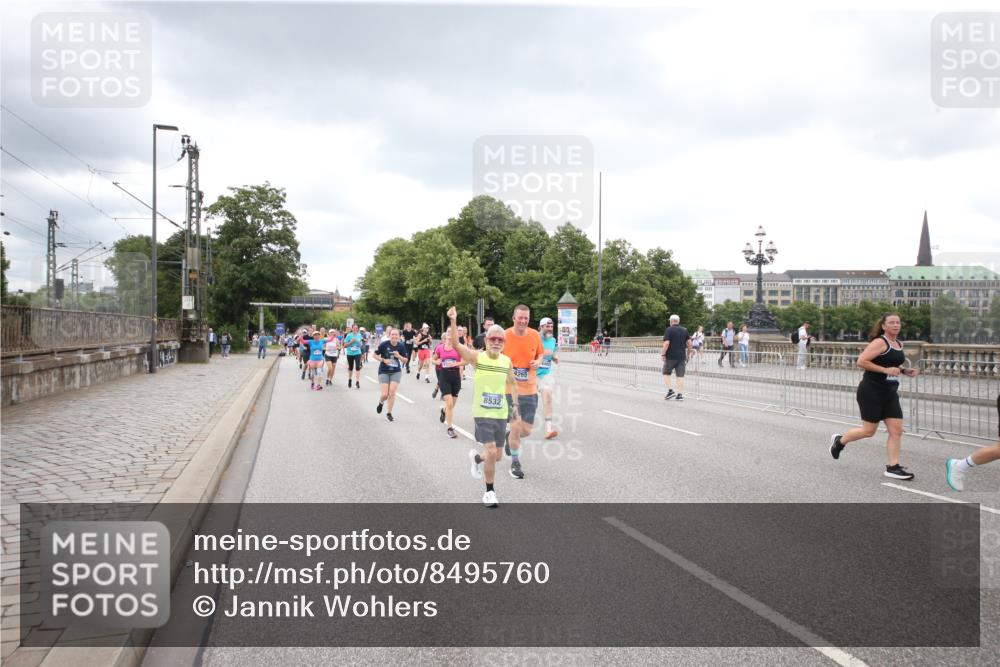 29.06.2025 - hella hamburg halbmarathon Jannik Wohlers http://msf.ph/oto/8495760 29.06.2025 10:55:32 Lombardsbrücke 1909, 2793, 3268, 4265, 4470, 4473, 4836, 4896, 5306, 5994, 6055, 6056, 6113, 6257, 6494, 6594, 7516, 7616, 7969, 8110, 8532, 8533, 8648, 9548, 9838, 9861, 9865, 10436, 10438, 10449, 10640, 11903, 11962, 11963, 12267, 13055, 13504, 13627, 14124, 14221, 14280, 14281, 14492, 15199, 15272, 15763, 15764, 16413, 16651, 16768, 16960, 17038, 17039, 17168, 18195, 18329, 18907 meine-sportfotos.de