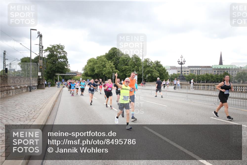 29.06.2025 - hella hamburg halbmarathon Jannik Wohlers http://msf.ph/oto/8495786 29.06.2025 10:55:33 Lombardsbrücke 1909, 2793, 3268, 4265, 4470, 4473, 4836, 4896, 5306, 5994, 6055, 6056, 6113, 6257, 6494, 6594, 7516, 7616, 7969, 8110, 8532, 8533, 9548, 9838, 9861, 9865, 10436, 10438, 10449, 10640, 11903, 11962, 11963, 12267, 13055, 13504, 13627, 14124, 14142, 14221, 14280, 14281, 14492, 15199, 15272, 15763, 15764, 16413, 16651, 16960, 17038, 17039, 17168, 18195, 18329 meine-sportfotos.de