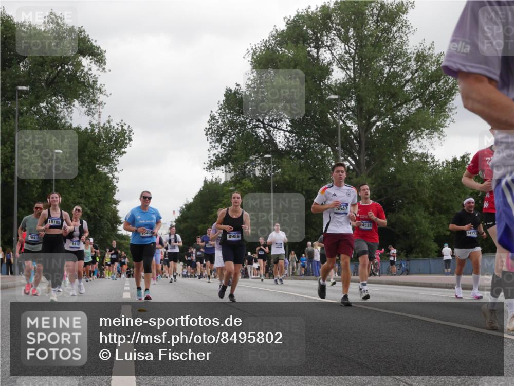 29.06.2025 - hella hamburg halbmarathon Luisa Fischer http://msf.ph/oto/8495802 29.06.2025 10:54:05 Kennedybrücke 16410, 15105, 16412, 404, 8986, 3647, 4534, 14773, 1478, 3647, 6178, 7161, 7677, 8833, 8986, 10437 meine-sportfotos.de