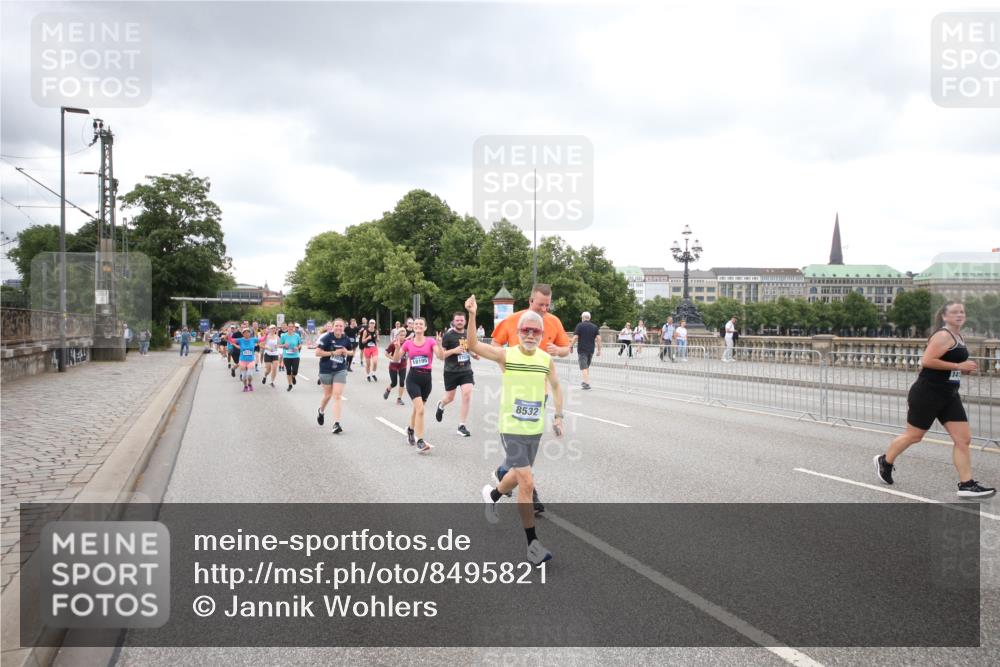 29.06.2025 - hella hamburg halbmarathon Jannik Wohlers http://msf.ph/oto/8495821 29.06.2025 10:55:33 Lombardsbrücke 1909, 2793, 3268, 4265, 4470, 4473, 4836, 4896, 5306, 5994, 6055, 6056, 6113, 6257, 6494, 6594, 7516, 7616, 7969, 8110, 8532, 8533, 9548, 9838, 9861, 9865, 10436, 10438, 10449, 10640, 11903, 11962, 11963, 12267, 13055, 13504, 13627, 14124, 14142, 14221, 14280, 14281, 14492, 15199, 15272, 15763, 15764, 16413, 16651, 16960, 17038, 17039, 17168, 18195, 18329 meine-sportfotos.de