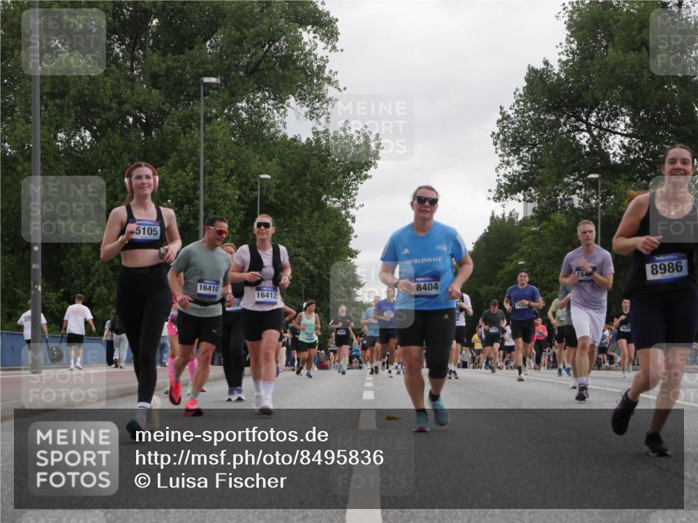 29.06.2025 - hella hamburg halbmarathon Luisa Fischer http://msf.ph/oto/8495836 29.06.2025 10:54:07 Kennedybrücke 5105, 16410, 16412, 8404, 14, 154, 8986, 1478, 3647, 4848, 6178, 8833, 8986, 9605, 10437 meine-sportfotos.de