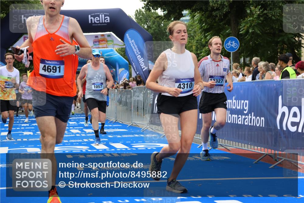 29.06.2025 - hella hamburg halbmarathon Strokosch-Dieckow http://msf.ph/oto/8495882 29.06.2025 10:44:26 Ziel 1057, 1468, 1902, 3305, 4310, 4691, 7191, 7322, 7710, 8928, 12327, 12554, 14464, 14667, 15862, 16803, 17097, 17729, 18765, 18806 meine-sportfotos.de