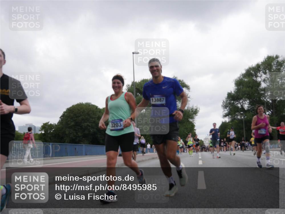 29.06.2025 - hella hamburg halbmarathon Luisa Fischer http://msf.ph/oto/8495985 29.06.2025 10:54:19 Kennedybrücke 3203, 13887, 1523, 1208, 2358, 2859, 4848, 5530, 7141, 8779, 9605 meine-sportfotos.de