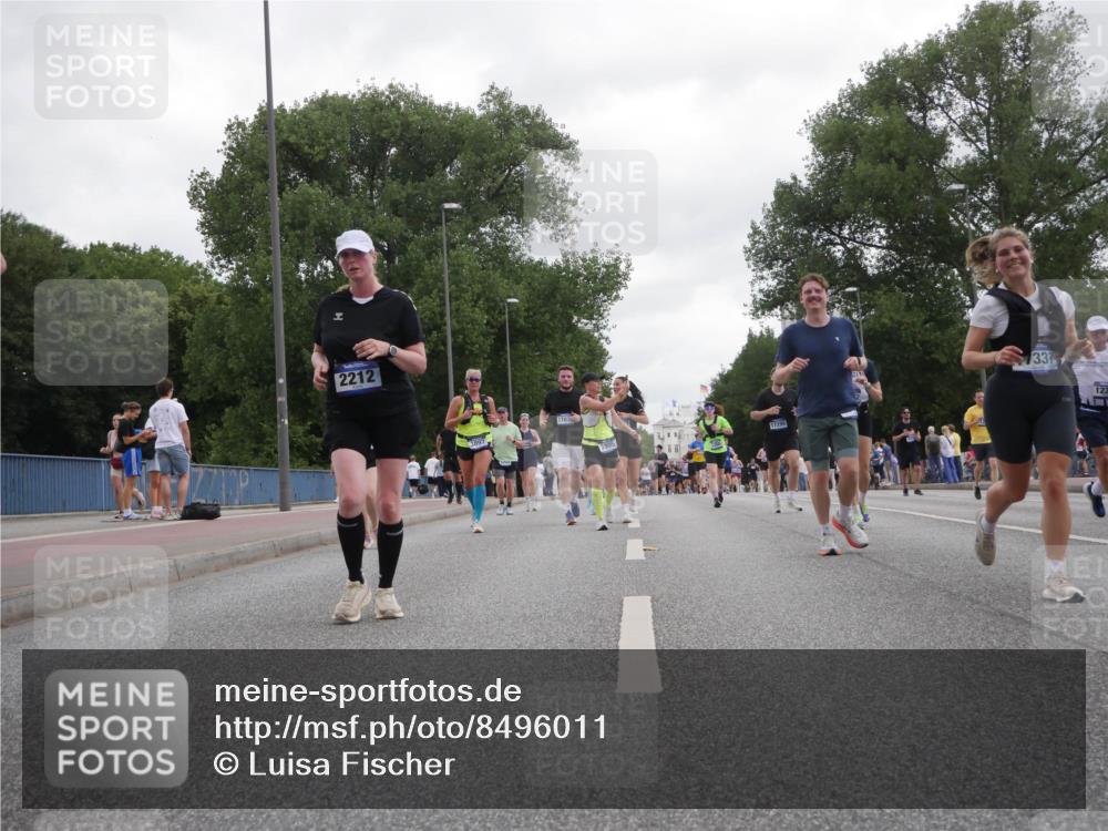 29.06.2025 - hella hamburg halbmarathon Luisa Fischer http://msf.ph/oto/8496011 29.06.2025 10:54:21 Kennedybrücke 2212, 1707, 17295, 337, 123, 1208, 2358, 2859, 3229, 5530, 7141, 8779 meine-sportfotos.de