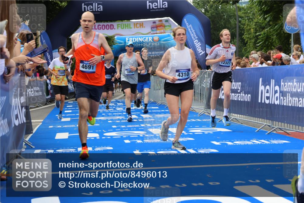 29.06.2025 - hella hamburg halbmarathon Strokosch-Dieckow http://msf.ph/oto/8496013 29.06.2025 10:44:25 Ziel 1057, 1220, 1902, 3305, 4310, 4691, 7191, 7322, 8928, 12327, 12528, 12554, 14464, 14667, 15862, 16547, 16803, 17097, 17729, 18765, 18806 meine-sportfotos.de