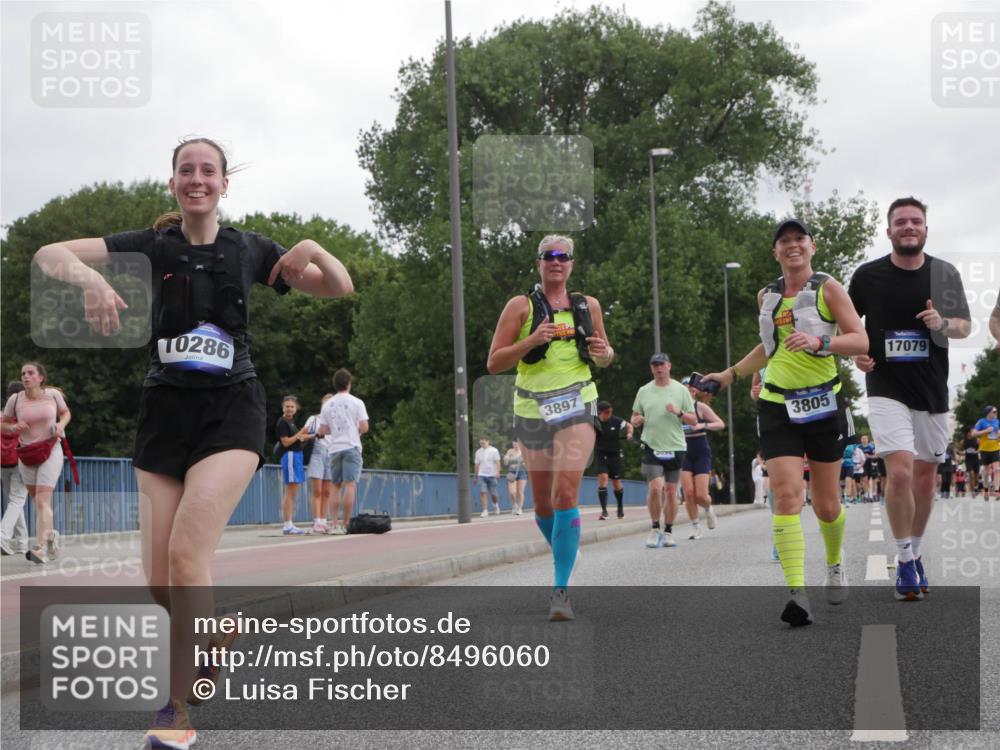 29.06.2025 - hella hamburg halbmarathon Luisa Fischer http://msf.ph/oto/8496060 29.06.2025 10:54:25 Kennedybrücke 10286, 3897, 4, 3805, 17079, 1208, 2358, 2859, 3229, 7769, 8779 meine-sportfotos.de
