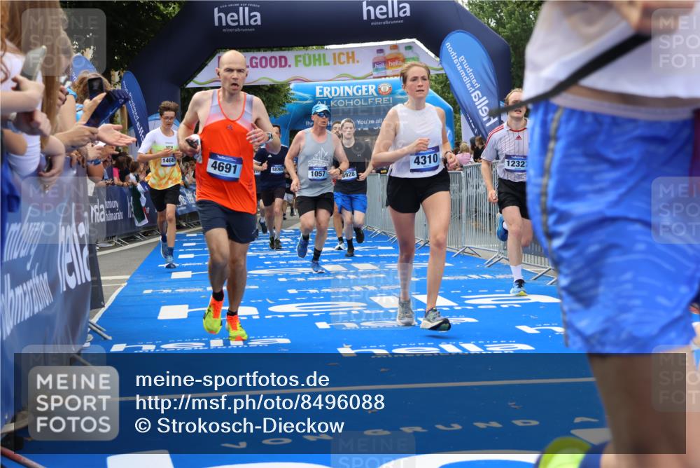 29.06.2025 - hella hamburg halbmarathon Strokosch-Dieckow http://msf.ph/oto/8496088 29.06.2025 10:44:25 Ziel 1057, 1220, 1902, 3305, 4310, 4691, 7191, 7322, 8928, 12327, 12528, 12554, 14464, 14667, 15862, 16547, 16803, 17097, 17729, 18765, 18806 meine-sportfotos.de