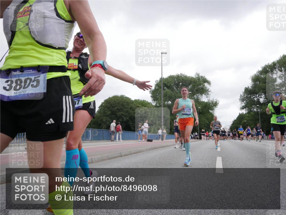 29.06.2025 - hella hamburg halbmarathon Luisa Fischer http://msf.ph/oto/8496098 29.06.2025 10:54:27 Kennedybrücke 3805, 11252, 2358, 1208, 3229, 7769, 8779 meine-sportfotos.de