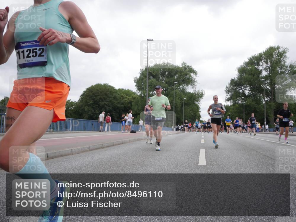 29.06.2025 - hella hamburg halbmarathon Luisa Fischer http://msf.ph/oto/8496110 29.06.2025 10:54:29 Kennedybrücke 11252, 8779, 5694, 16742, 1208, 3229, 4771, 7769, 8779, 9166, 9933 meine-sportfotos.de