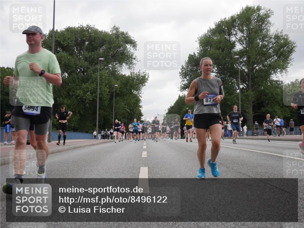 29.06.2025 - hella hamburg halbmarathon Luisa Fischer http://msf.ph/oto/8496122 29.06.2025 10:54:30 Kennedybrücke 5694, 877, 7769, 1208, 3229, 4771, 7769, 8779, 9166, 9167, 9933 meine-sportfotos.de