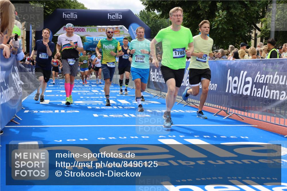 29.06.2025 - hella hamburg halbmarathon Strokosch-Dieckow http://msf.ph/oto/8496125 29.06.2025 11:07:56 Ziel 1355, 1406, 1785, 2490, 2936, 3025, 3112, 4453, 5232, 6026, 7802, 9845, 12790, 13237, 13285, 14060, 15875, 16095, 16923, 17296, 17569, 17836, 19165, 19176 meine-sportfotos.de