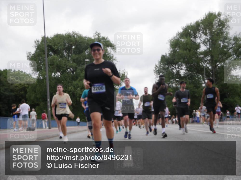 29.06.2025 - hella hamburg halbmarathon Luisa Fischer http://msf.ph/oto/8496231 29.06.2025 10:54:39 Kennedybrücke 2200, 1930, 2202, 2380, 3838, 4771, 5286, 5289, 7012, 7938, 8410, 9166, 9167, 9933, 10636 meine-sportfotos.de