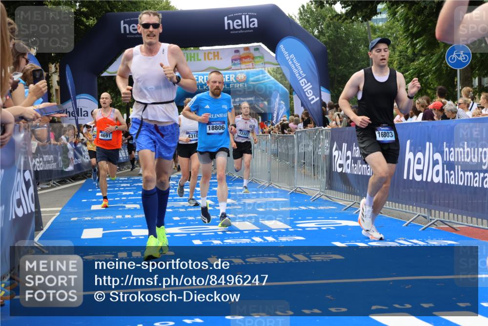 29.06.2025 - hella hamburg halbmarathon Strokosch-Dieckow http://msf.ph/oto/8496247 29.06.2025 10:44:23 Ziel 1057, 1220, 1413, 1902, 4310, 4691, 5275, 7191, 7322, 8928, 9444, 12327, 12528, 12554, 14464, 14667, 16547, 16803, 16893, 17729, 18765, 18806 meine-sportfotos.de
