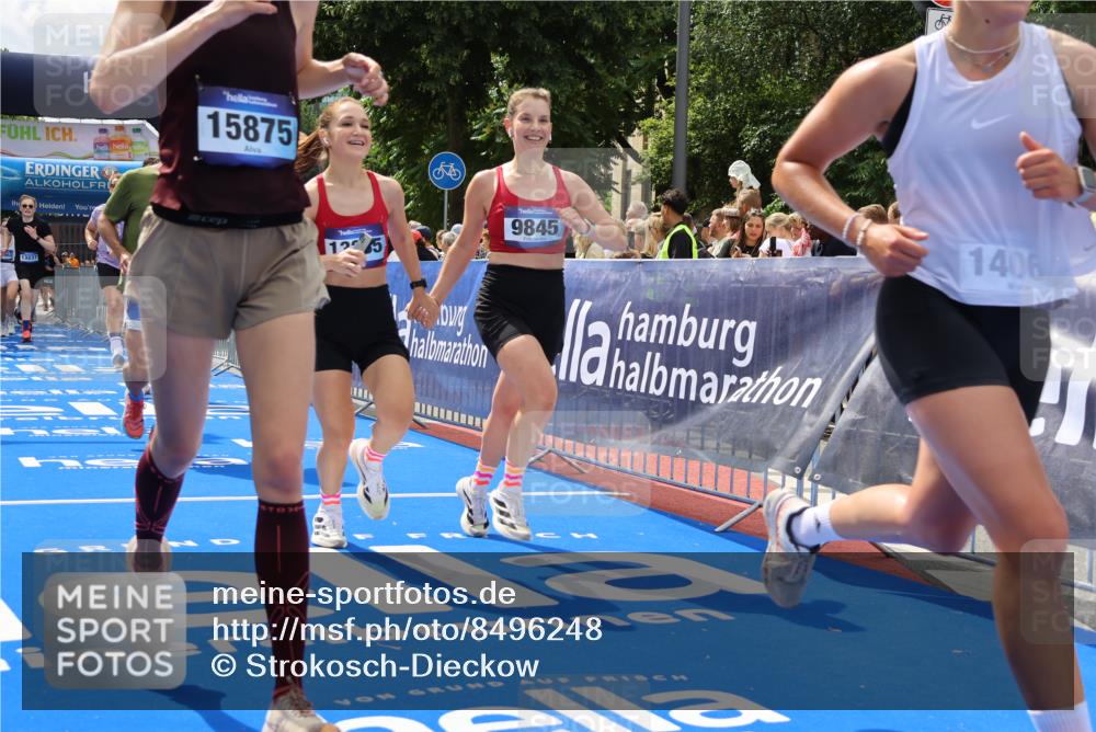 29.06.2025 - hella hamburg halbmarathon Strokosch-Dieckow http://msf.ph/oto/8496248 29.06.2025 11:08:01 Ziel 1785, 2490, 2936, 3025, 3112, 3578, 4453, 4492, 6028, 6083, 9165, 9527, 9559, 9845, 12790, 13173, 13237, 13285, 14060, 15875, 16095, 16923, 17062, 17296, 17569, 19165, 19176 meine-sportfotos.de
