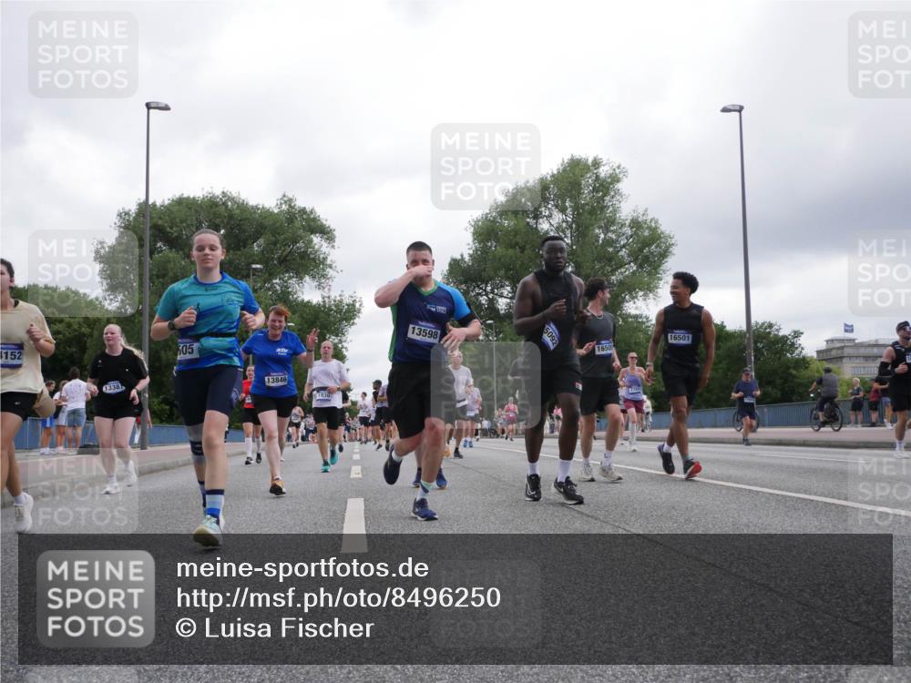 29.06.2025 - hella hamburg halbmarathon Luisa Fischer http://msf.ph/oto/8496250 29.06.2025 10:54:40 Kennedybrücke 152, 1338, 505, 13846, 1930, 13598, 5092, 16501, 1650, 2300, 1930, 2202, 2380, 3838, 4771, 5286, 5289, 7012, 7938, 8410, 9166, 9167, 9933, 10552, 10636 meine-sportfotos.de