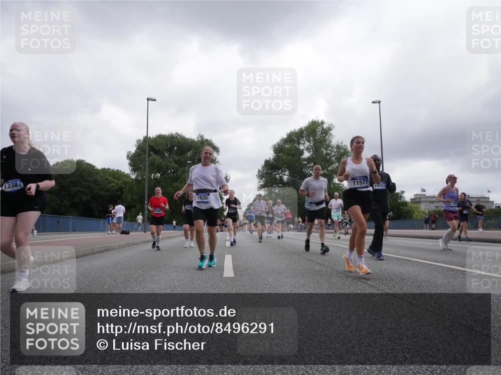 29.06.2025 - hella hamburg halbmarathon Luisa Fischer http://msf.ph/oto/8496291 29.06.2025 10:54:43 Kennedybrücke 13381, 18483, 1930, 11577, 16553, 238, 1930, 2202, 2380, 3838, 4652, 5286, 5289, 5357, 7012, 7938, 8410, 9167, 10552, 10636 meine-sportfotos.de