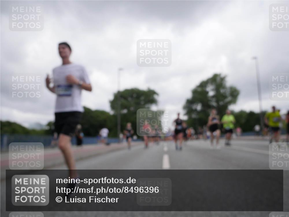 29.06.2025 - hella hamburg halbmarathon Luisa Fischer http://msf.ph/oto/8496396 29.06.2025 10:54:53 Kennedybrücke 1617, 2484, 2485, 2736, 2778, 4652, 5357, 5716, 6091, 6945, 7992, 8621, 10521, 10552, 10614, 10673 meine-sportfotos.de
