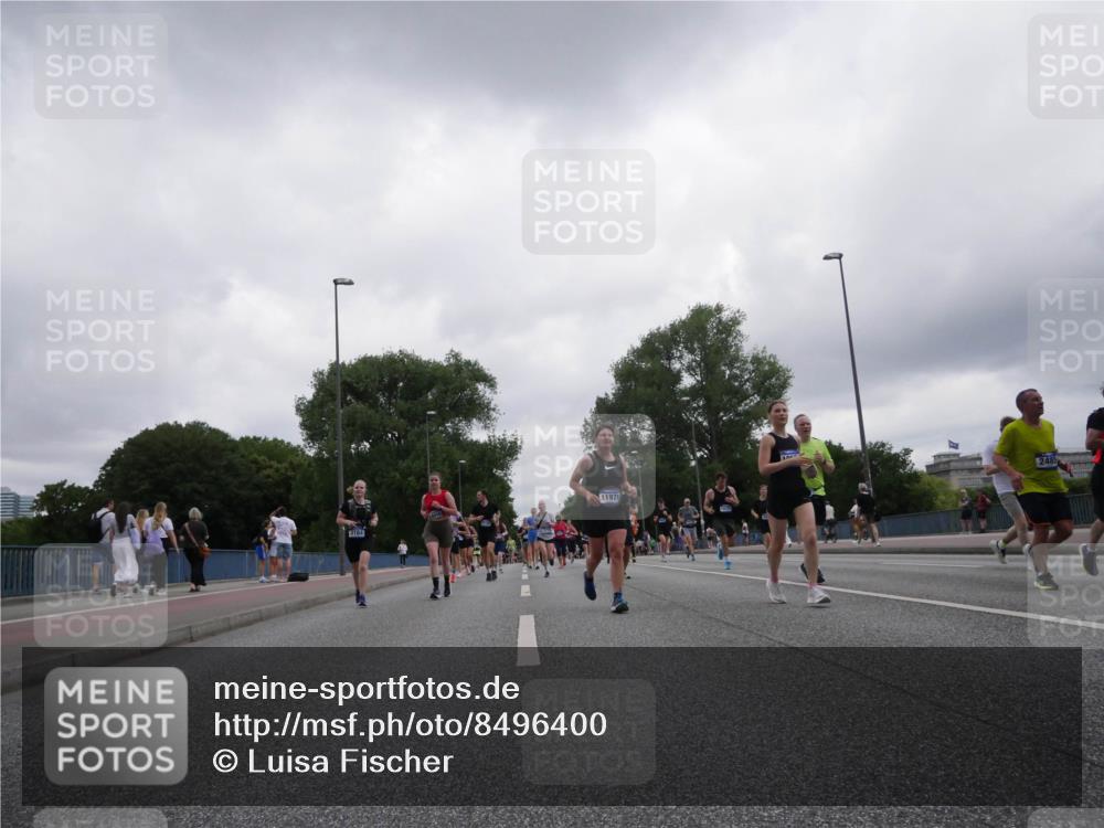 29.06.2025 - hella hamburg halbmarathon Luisa Fischer http://msf.ph/oto/8496400 29.06.2025 10:54:54 Kennedybrücke 11971, 2485, 3184, 1617, 2484, 2485, 2736, 2778, 3038, 4652, 5357, 5716, 6091, 6945, 7992, 8200, 8621, 10521, 10614, 10673 meine-sportfotos.de