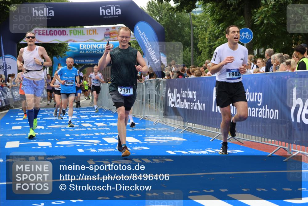 29.06.2025 - hella hamburg halbmarathon Strokosch-Dieckow http://msf.ph/oto/8496406 29.06.2025 10:44:22 Ziel 1057, 1220, 1413, 1415, 1902, 4310, 4691, 5275, 7191, 8722, 8928, 9444, 12327, 12528, 12554, 14464, 14667, 16547, 16803, 16893, 17729, 18806 meine-sportfotos.de