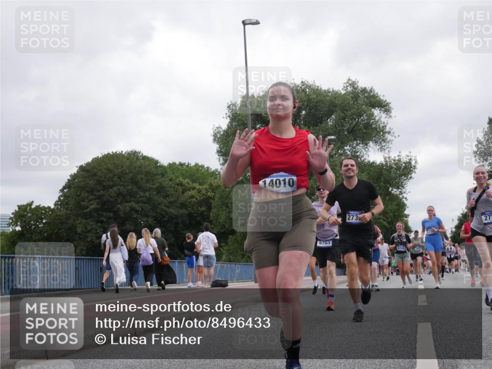 29.06.2025 - hella hamburg halbmarathon Luisa Fischer http://msf.ph/oto/8496433 29.06.2025 10:54:57 Kennedybrücke 14010, 9763, 273, 4748, 27, 1203, 1404, 1617, 2484, 2485, 2736, 2778, 3038, 5062, 5716, 6091, 6945, 7825, 7992, 8200, 8621, 10521, 10614, 10673 meine-sportfotos.de
