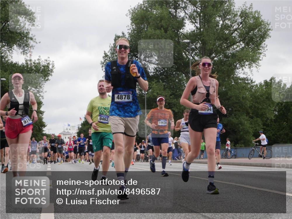 29.06.2025 - hella hamburg halbmarathon Luisa Fischer http://msf.ph/oto/8496587 29.06.2025 10:55:11 Kennedybrücke 916, 9462, 4878, 10830, 94, 1418, 1997, 3934, 4878, 5394, 5534, 6456, 6954, 7770, 7771, 7841, 8040, 9460, 9462, 9590, 10830 meine-sportfotos.de