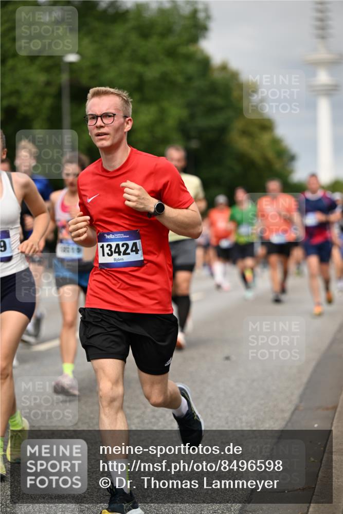 29.06.2025 - hella hamburg halbmarathon Dr. Thomas Lammeyer http://msf.ph/oto/8496598 29.06.2025 10:23:20 Kennedybrücke 1325, 1332, 1349, 1718, 1755, 2017, 2096, 2311, 2589, 2781, 2812, 2895, 3026, 3105, 3118, 3529, 4108, 4110, 4718, 4722, 4845, 5034, 5080, 5098, 5323, 5449, 6194, 6270, 6477, 6482, 6542, 6736, 7051, 7143, 7252, 7566, 7844, 8575, 8761, 9252, 9270, 9272, 9652, 9756, 9757, 9856, 9964, 10037, 10124, 10129, 10816, 11081 meine-sportfotos.de