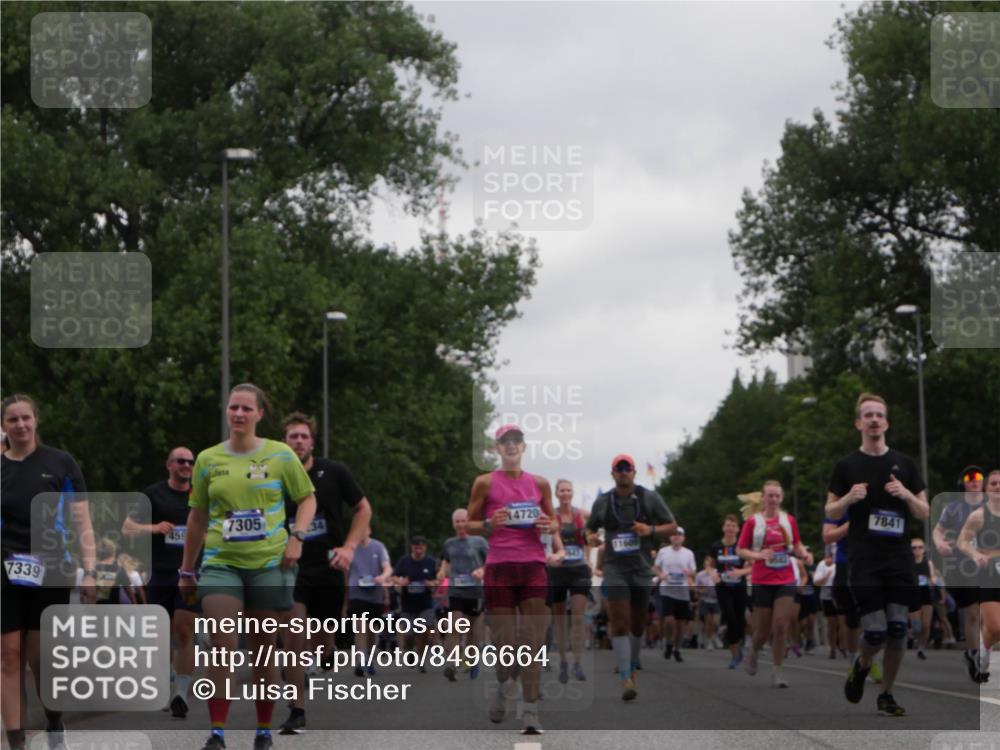 29.06.2025 - hella hamburg halbmarathon Luisa Fischer http://msf.ph/oto/8496664 29.06.2025 10:55:18 Kennedybrücke 7339, 459, 7305, 34, 14720, 7841, 1997, 3934, 5534, 6456, 7841, 9460, 9582, 9583, 9590, 9594 meine-sportfotos.de