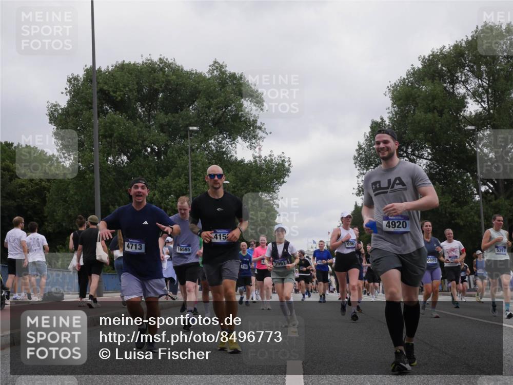 29.06.2025 - hella hamburg halbmarathon Luisa Fischer http://msf.ph/oto/8496773 29.06.2025 10:55:29 Kennedybrücke 4713, 16595, 415, 3991, 6961, 4920, 6885, 12525, 5291, 4087, 4273, 5291, 6406, 6885, 6961, 7691, 8672, 9068, 9070, 9220, 9583, 9594, 9673, 9730, 10342, 10496 meine-sportfotos.de
