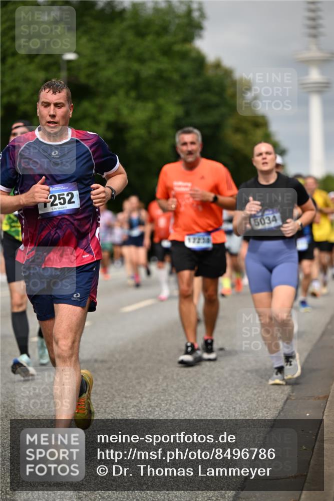 29.06.2025 - hella hamburg halbmarathon Dr. Thomas Lammeyer http://msf.ph/oto/8496786 29.06.2025 10:23:25 Kennedybrücke 1159, 1160, 1325, 1332, 1349, 1708, 1718, 1755, 2017, 2311, 2589, 2703, 2781, 2812, 2895, 3026, 3105, 3118, 3529, 4108, 4110, 4722, 5034, 5080, 5098, 5323, 5449, 6194, 6249, 6270, 6542, 6736, 7051, 7143, 7252, 7566, 7844, 8575, 8761, 9252, 9270, 9272, 9652, 9856, 10037, 10124, 10129, 11081 meine-sportfotos.de