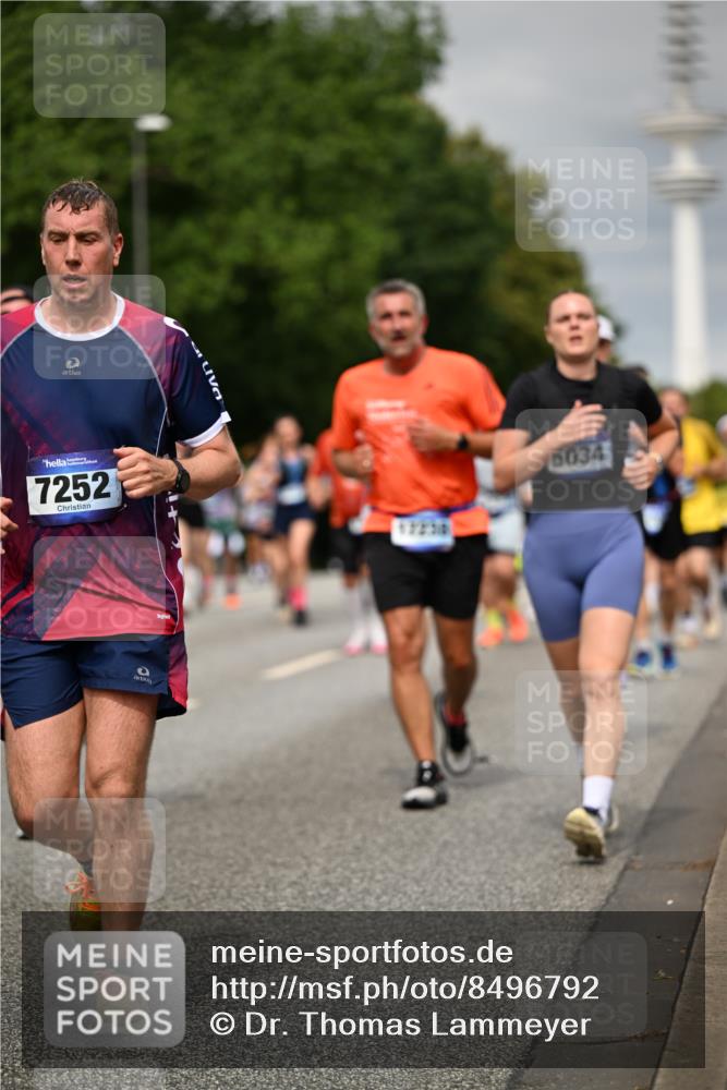 29.06.2025 - hella hamburg halbmarathon Dr. Thomas Lammeyer http://msf.ph/oto/8496792 29.06.2025 10:23:25 Kennedybrücke 1159, 1160, 1325, 1332, 1349, 1708, 1718, 1755, 2017, 2311, 2589, 2703, 2781, 2812, 2895, 3026, 3105, 3118, 3529, 4108, 4110, 4722, 5034, 5080, 5098, 5323, 5449, 6194, 6249, 6270, 6542, 6736, 7051, 7143, 7252, 7566, 7844, 8575, 8761, 9252, 9270, 9272, 9652, 9856, 10037, 10124, 10129, 11081 meine-sportfotos.de